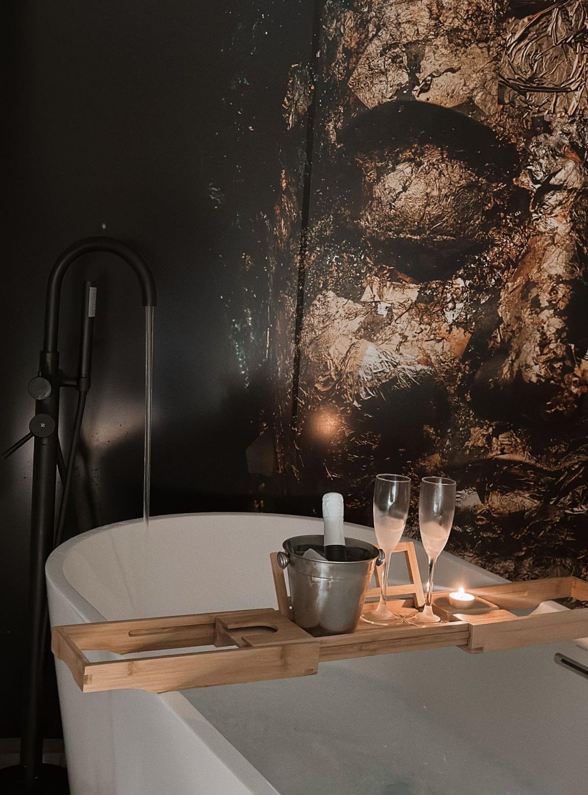Detalle de decoración y ambiente exclusivo en centro de masajes de Alicante.